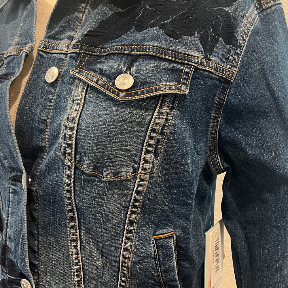 Embroidered Denim Jacket. Dark Blue with Navy Floral Design. Size M. NWT - Picture 3 of 10
